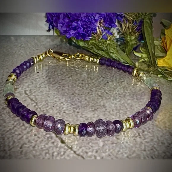 💎SALE💎✨COLOR CHANGING✨ONE OF A KIND✨
Alexandrite, Amethyst Gemstone Bracelet - Picture 5 of 8